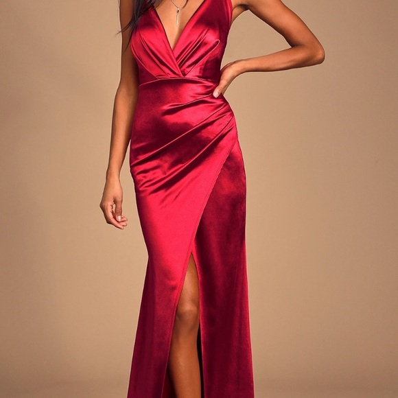 BRAND NEW Lulu’s Deep Red Plunge Drape Slit Dress with Adjustable Straps - Picture 3 of 15